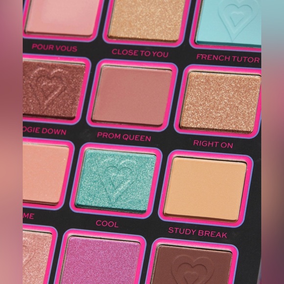 The Simpsons Summer Of Love Revolution Lisa Makeup Palette 12 Shades Eyeshadow - Picture 3 of 10